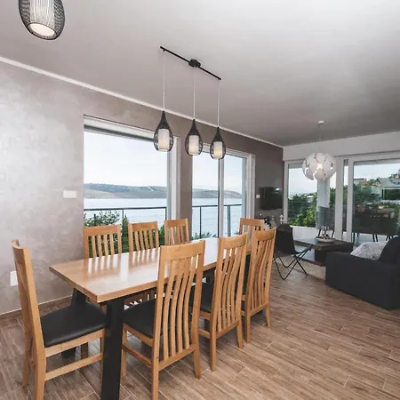 Holiday home Grace *